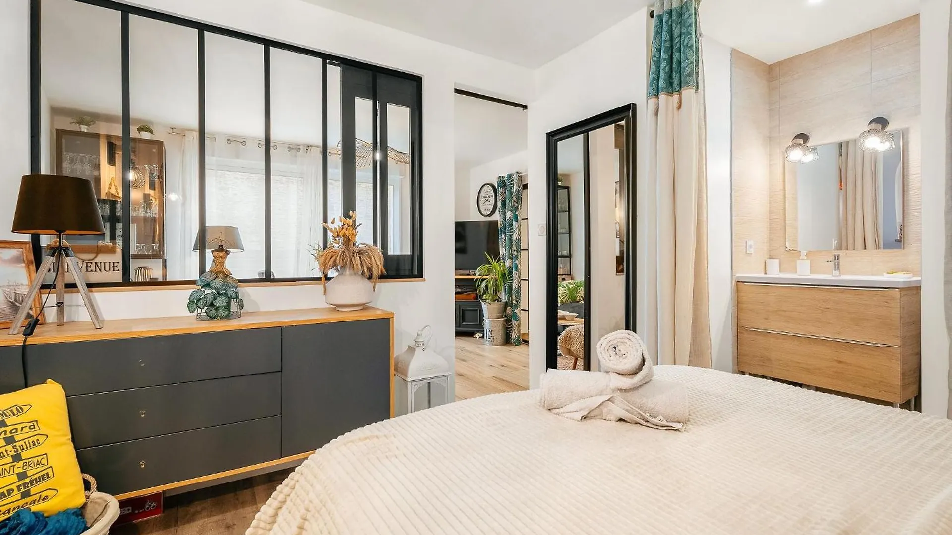 Chambre Aspect Loft Baguer-Pican